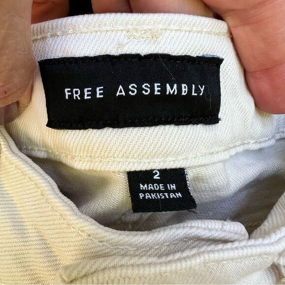 Free Assembly super high-rise straight jeans 🔥 distressed🔥 raw hem 🔥 size 2 - Picture 5 of 8